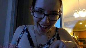 Bespectacled girl allowed the gentleman to cum sperm into her pussy