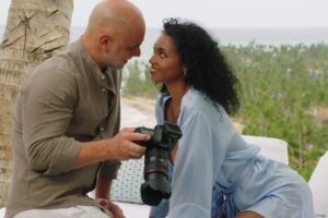 A successful photographer brought a beauty to his place and rode her on his dick