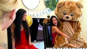 Divas let loose at a party and suck strippers